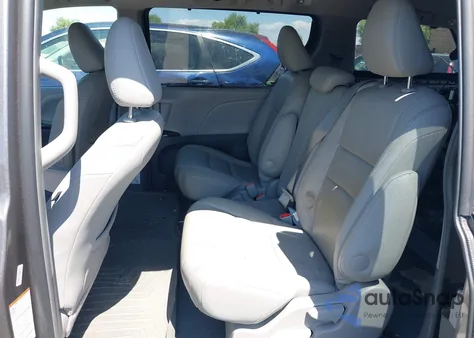 2017 Toyota Sienna Xle 8 Passenger z USA, uszkodzony, nr VIN 5TDYZ3DC8HS768526